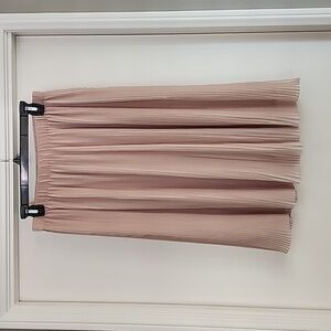 NWT Zara blush pleated skirt